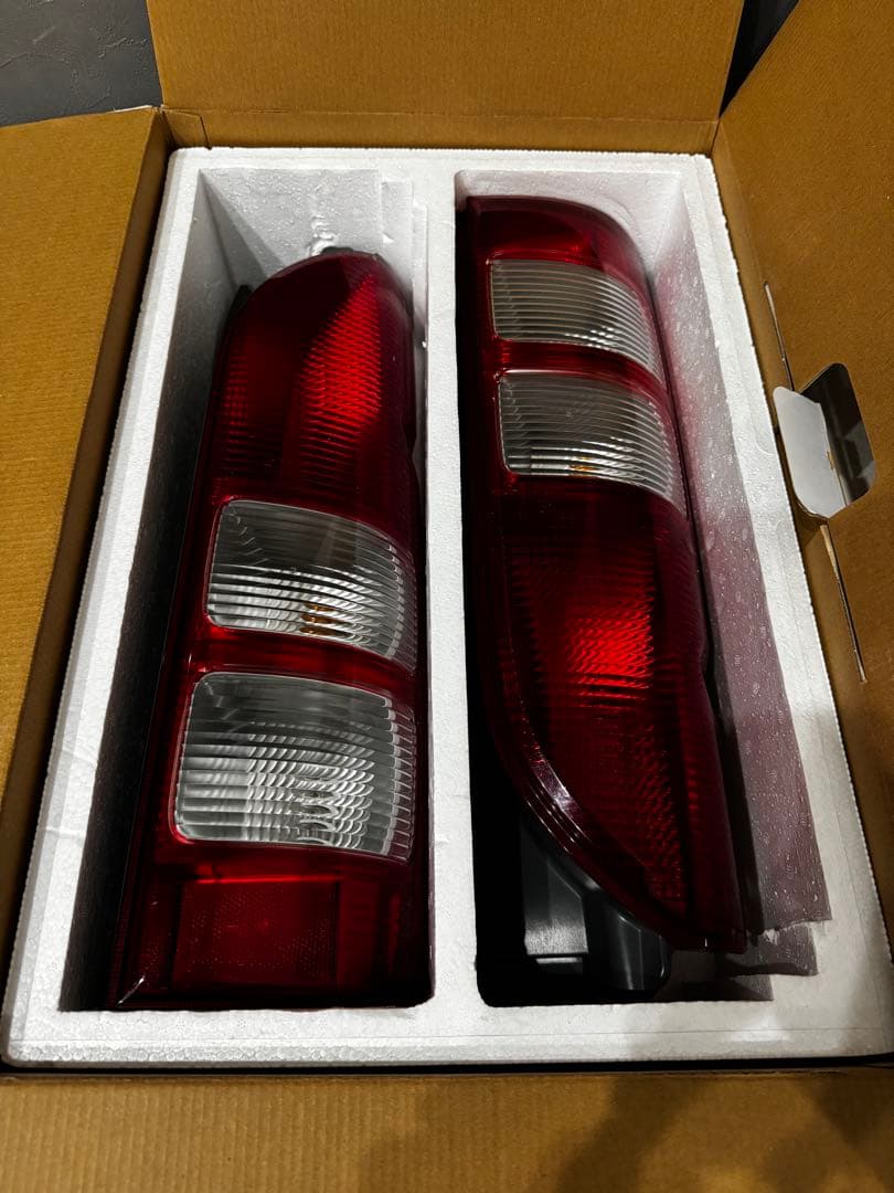 トヨタ　純正テールランプ 左右セット