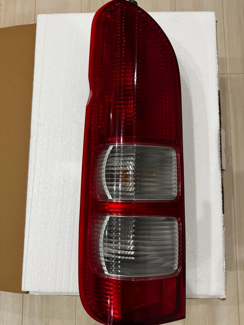 トヨタ　純正テールランプ 左右セット