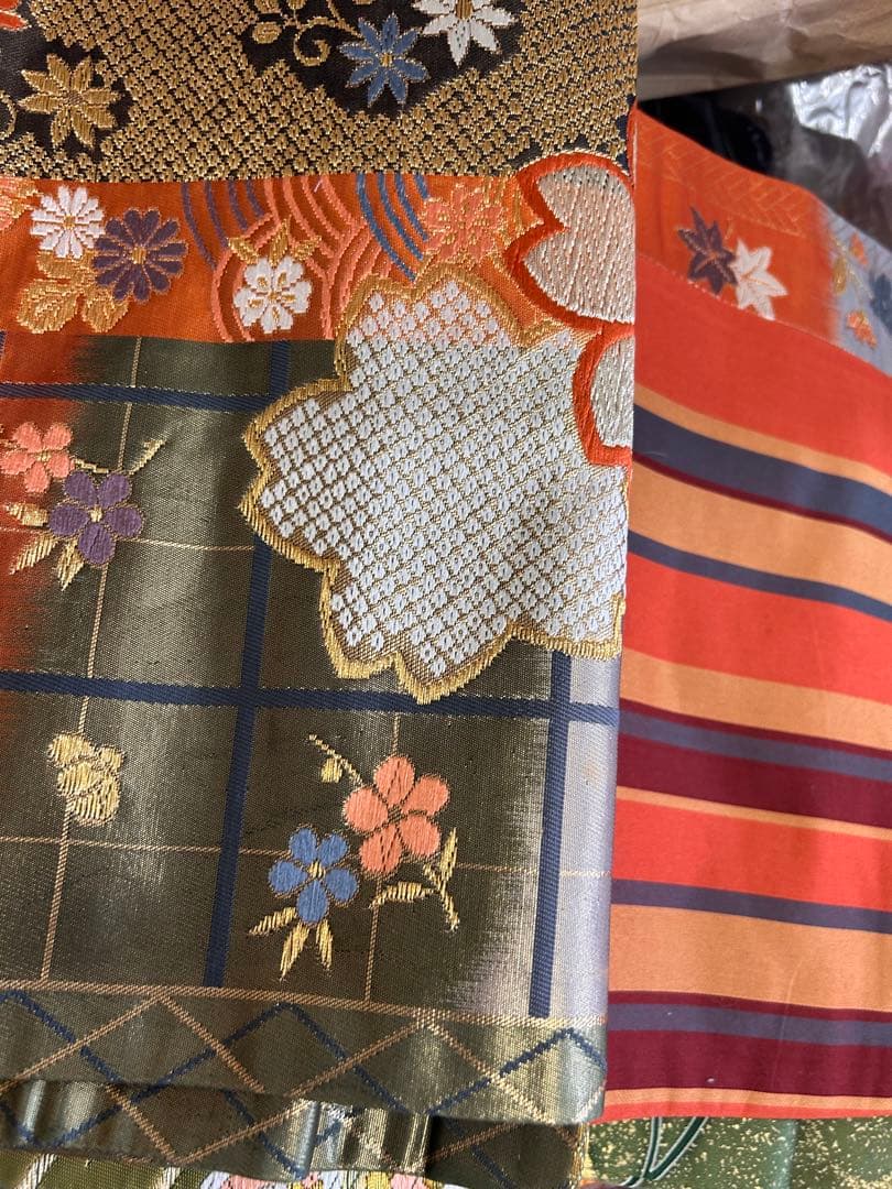 振袖赤地 藤花 風景 古典柄 金彩 晴れ着ガード