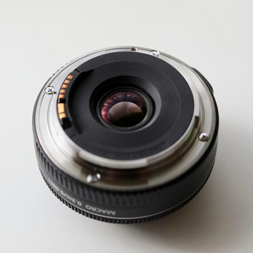 Canon EF 40mm f/2.8 STM +純正レンズフードES-52付き