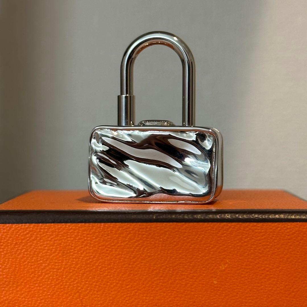 HERMES 美しき逃避行 Le chappee belle 2009年限