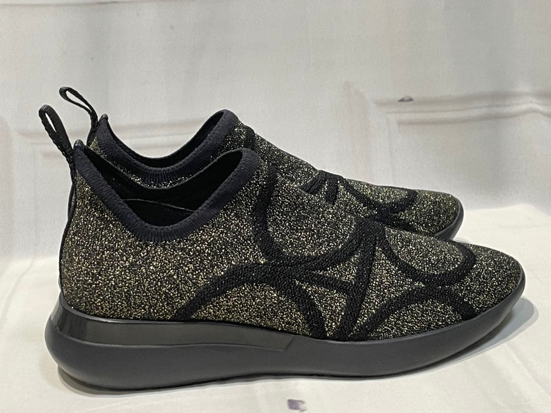 【美品】フェラガモ スニーカー23.5cmブラックxゴールド ヒール4cm