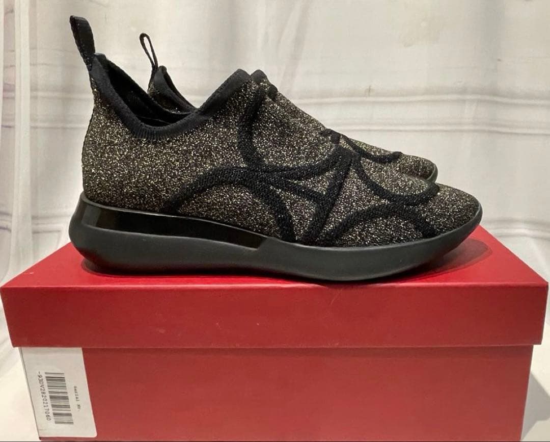 【美品】フェラガモ スニーカー23.5cmブラックxゴールド ヒール4cm