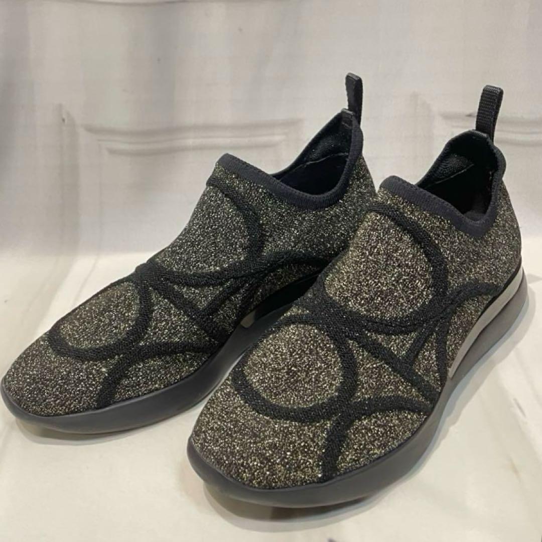 【美品】フェラガモ スニーカー23.5cmブラックxゴールド ヒール4cm