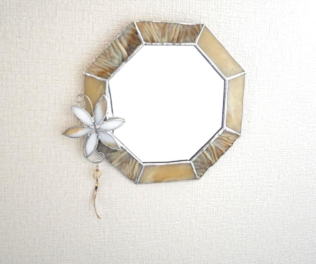 ✴︎:.。.ベージュの八角形鏡♪　（size20/max22）ステンドグラス