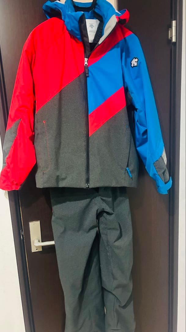 超美品デサント　スキーウェア　ジュニア160