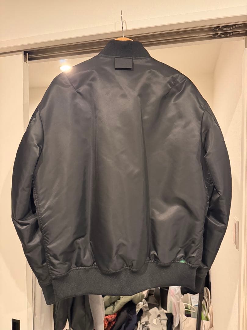 ユニクロ +JハイブリッドダウンオーバーサイズMA-1 L 美品　初版