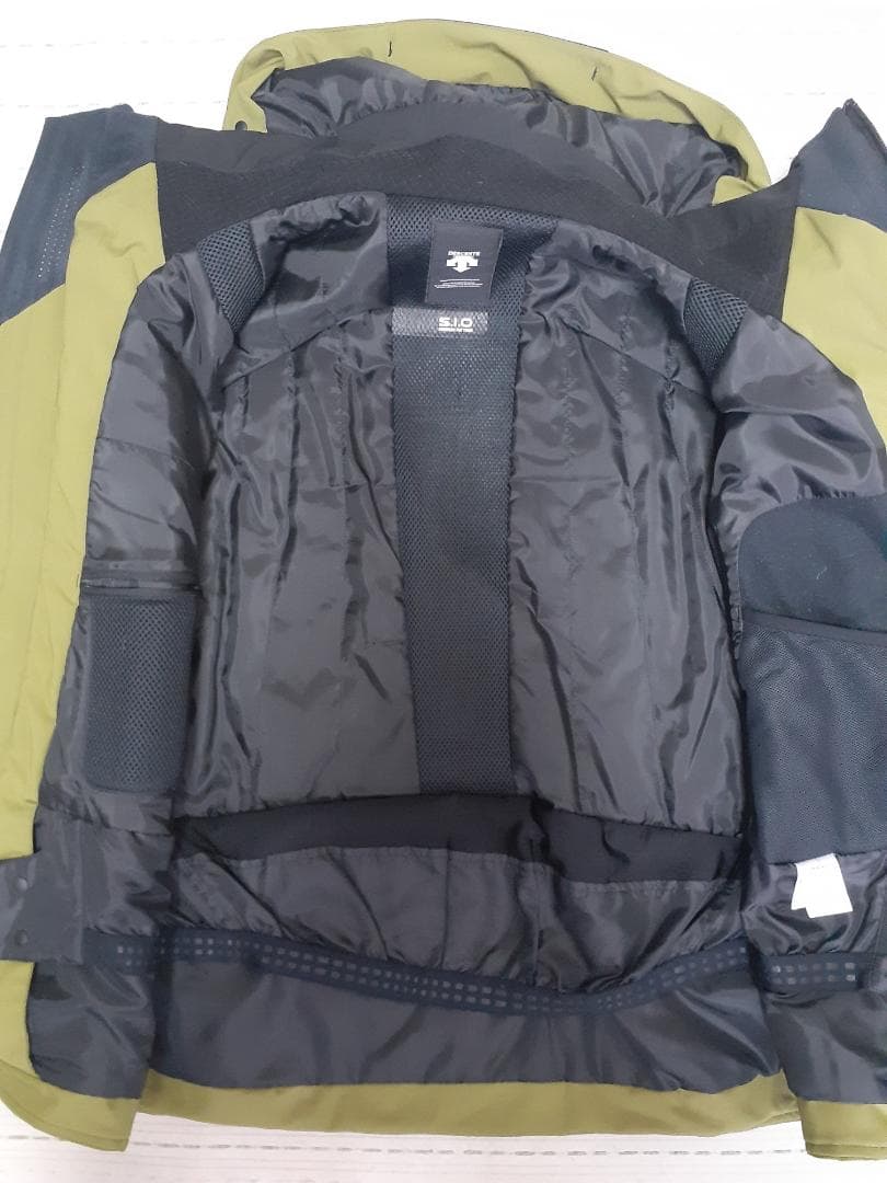 デサント　スキーウェア　ジャケットとパンツの上下セット