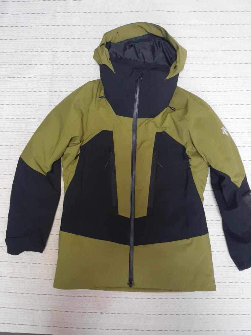 デサント　スキーウェア　ジャケットとパンツの上下セット