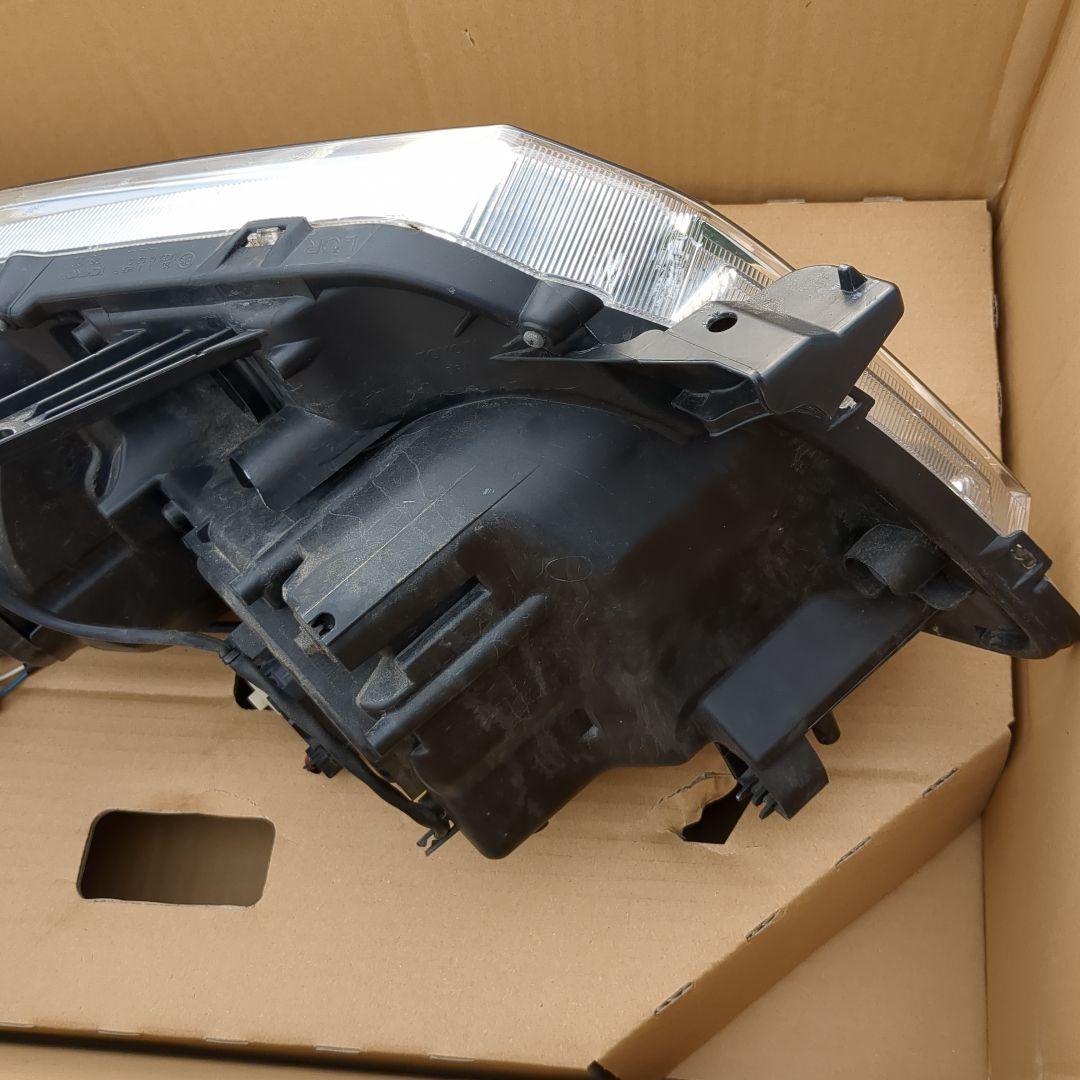 トヨタノア　左側ヘッドランプ　純正　美品