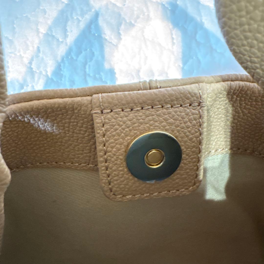 ベージュ ハンドル付きショルダーバッグ