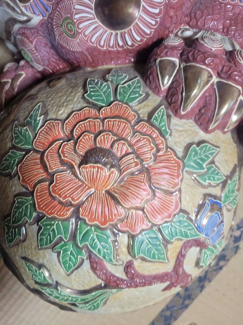 大型置物　九谷焼　大吉窯　玉乗り獅子　狛犬　シーサー風　赤絵　金彩　置物