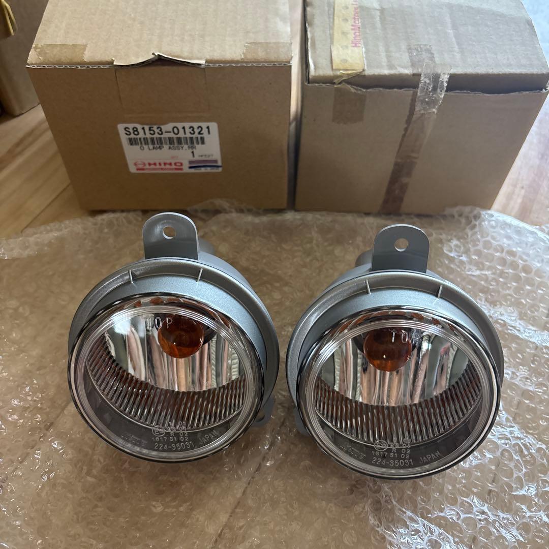 日野自動車　LAMP ASSY RR 224-35031 純正品