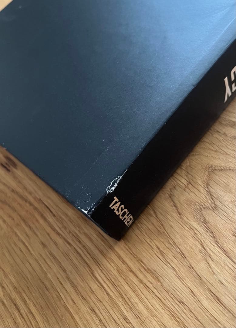 helmut newton legacy：ヘルムート・ニュートン　写真集