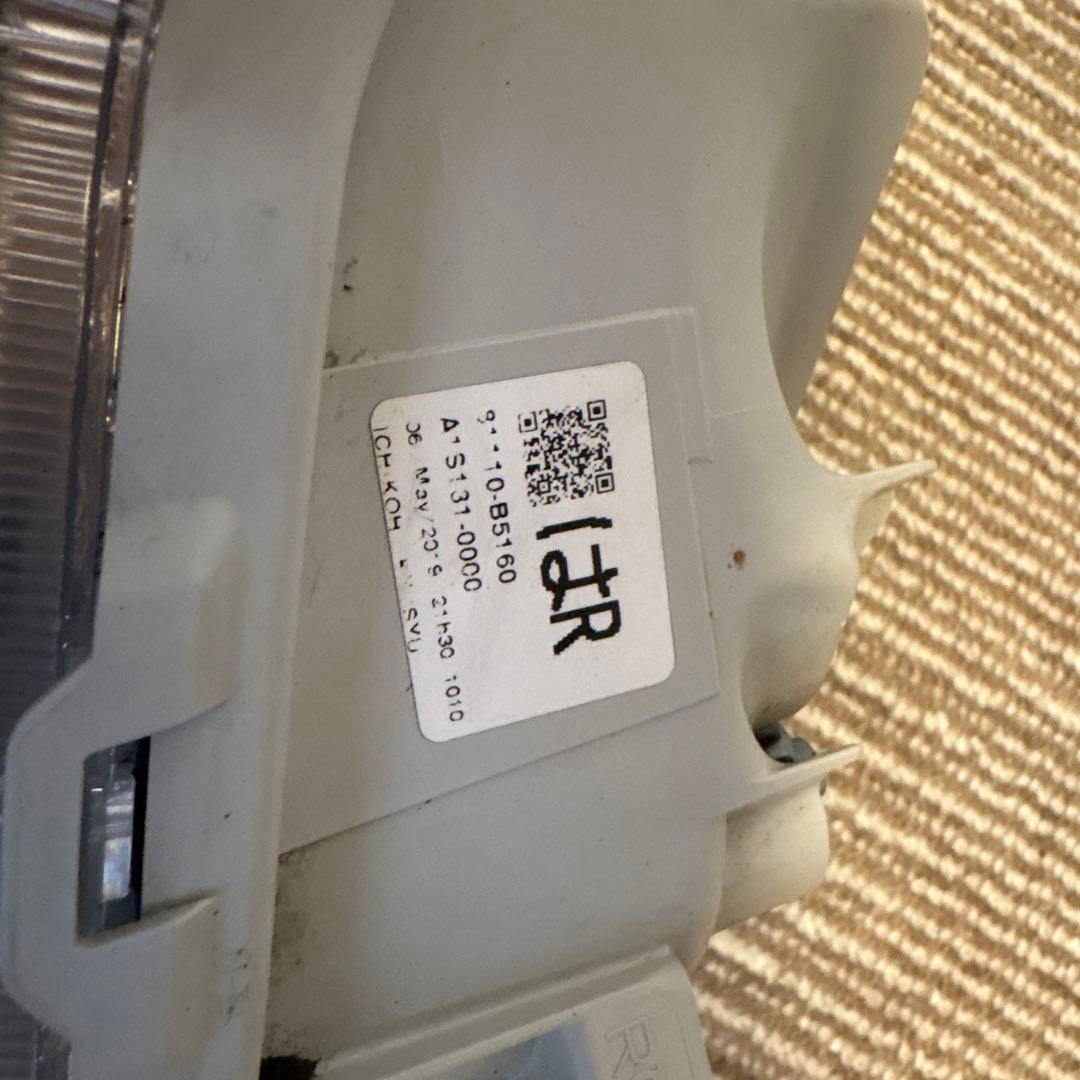 ダイハツハイゼット 右 ヘッドランプ ライト 81130-B5160⭐︎レンズ美品