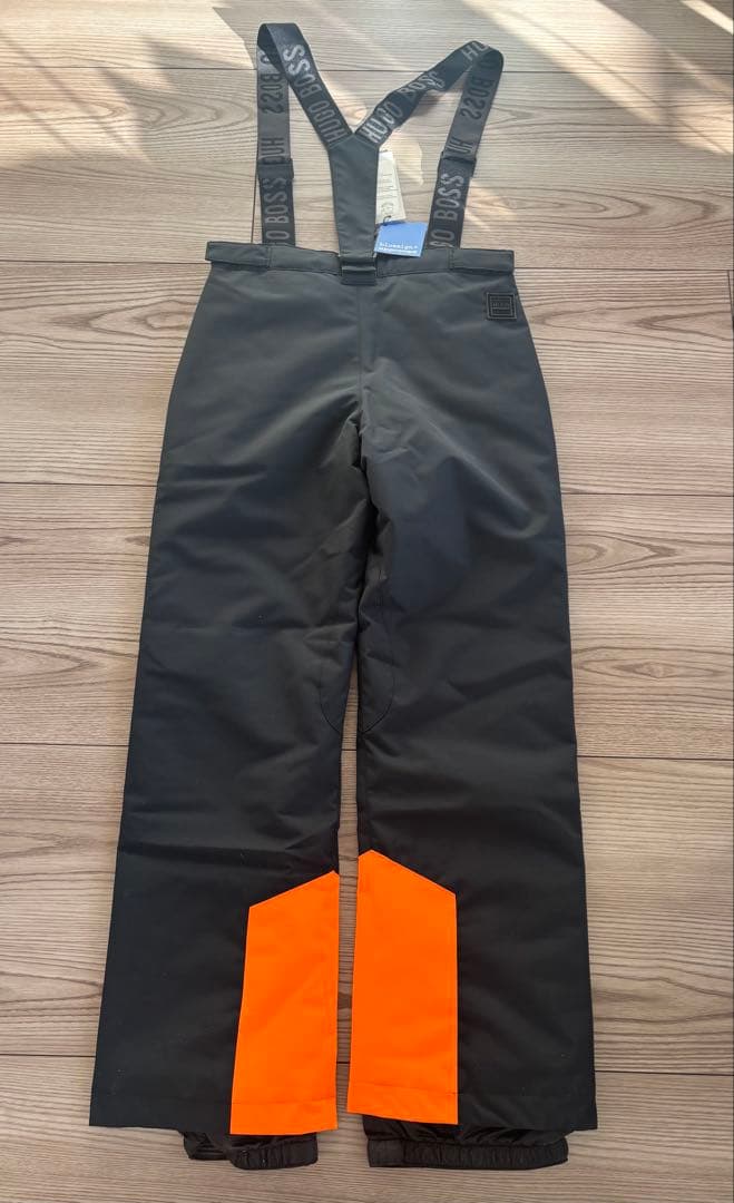 【新品】HUGO BOSS スキーウェア/スノーボードウェア　14A