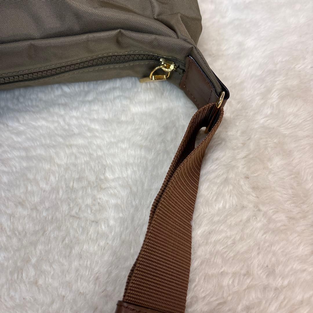 美品　ブルーレーベルクレストブリッジ ショルダーバッグ リボン チェック