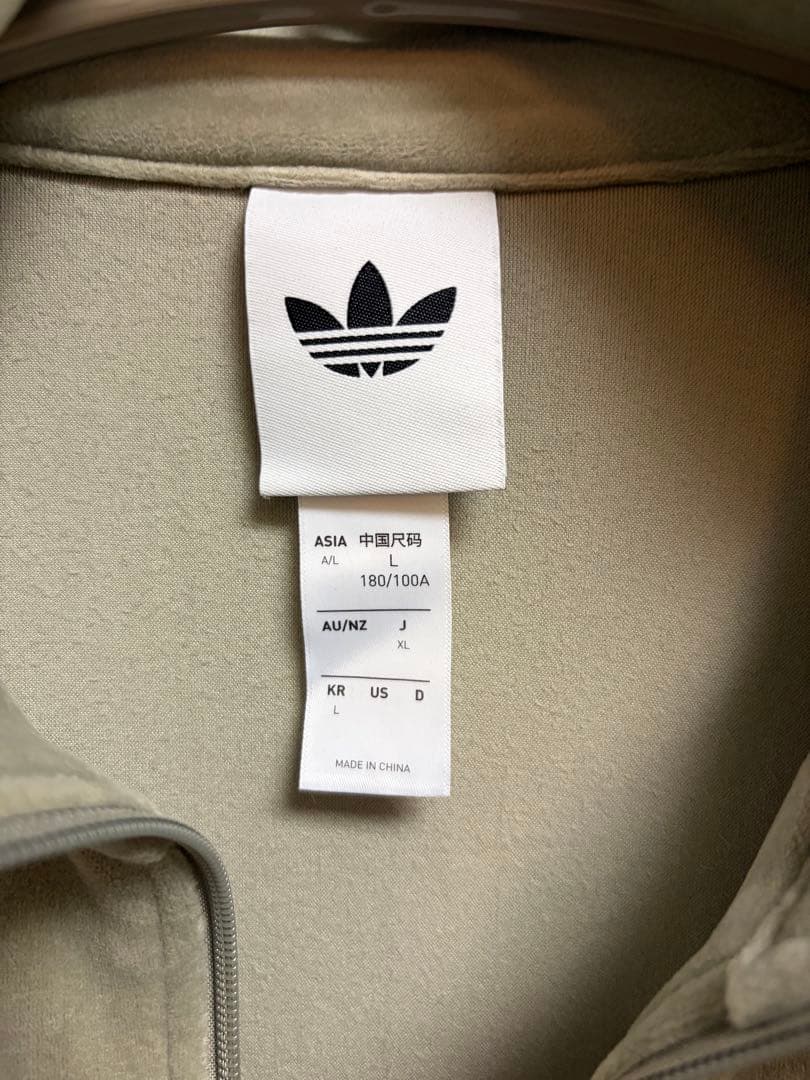 tangアディダスオリジナルストラックジャケット　ベージュ