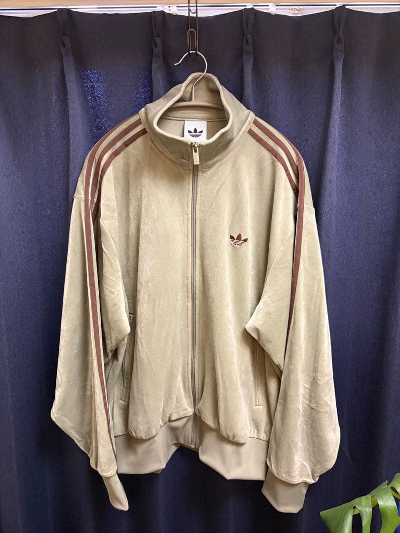 tangアディダスオリジナルストラックジャケット　ベージュ