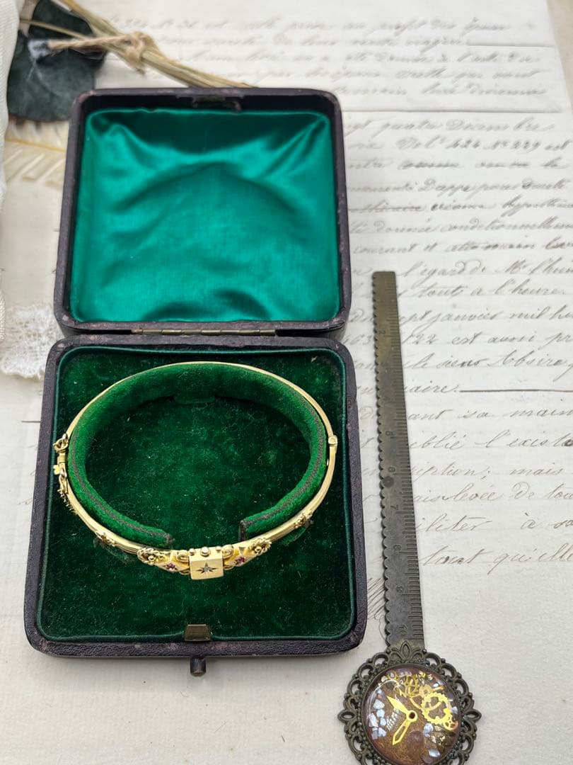 うさぎのななちゃん 英国アンティーク ルビーダイヤ 金 バングル オリジナ