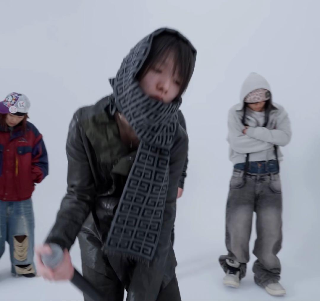 yvnlazy 着用 givenchy ウール マフラー 4G