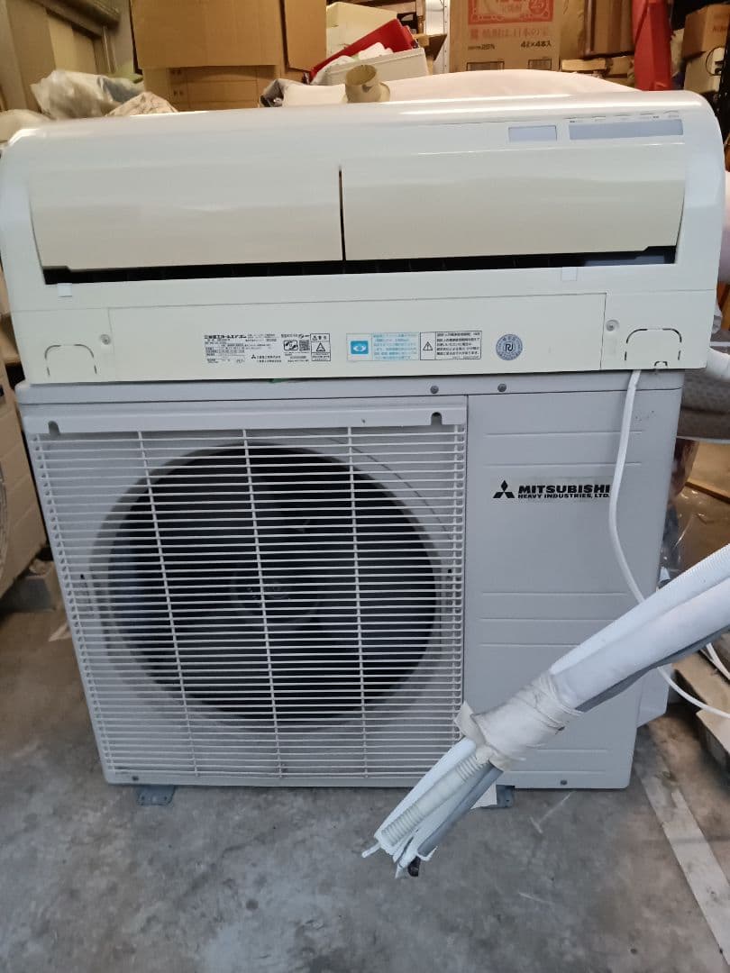 茶トラ‼️エアコン室外機