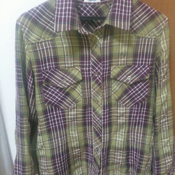 2016年10月に買ったばかりで1回しか着ていません。とてもいい色です。