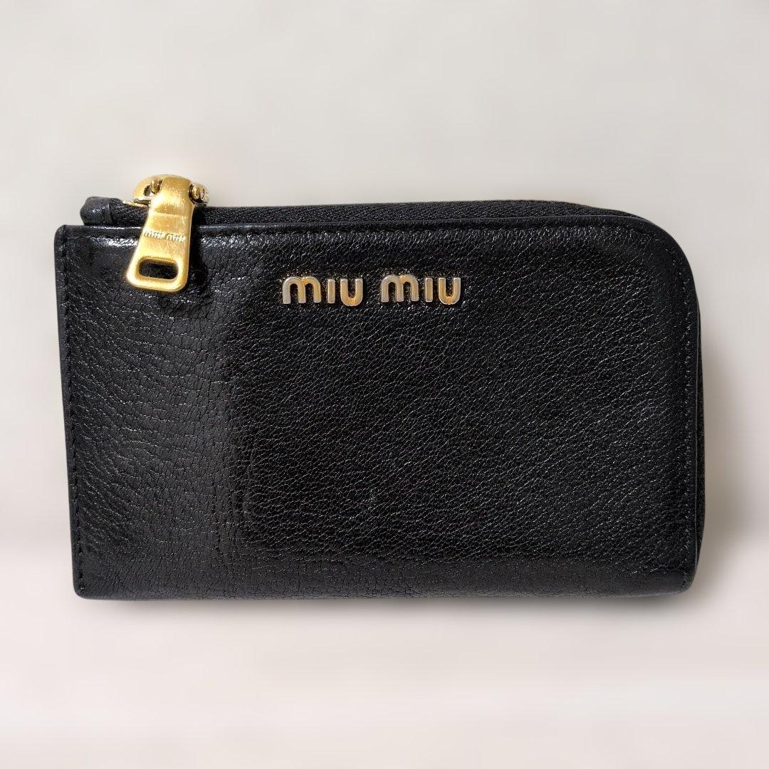 MIU MIU ブラックレザー キーケース　ミニ財布　ケース