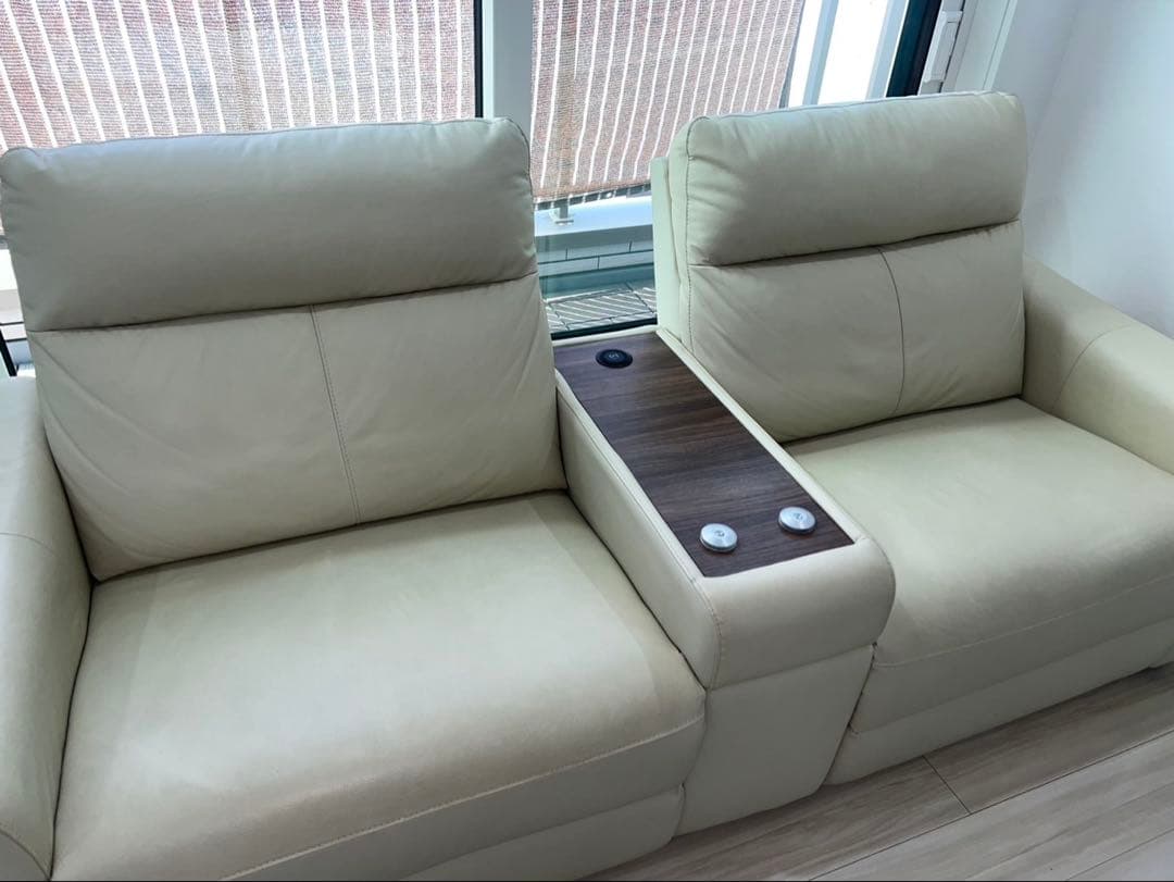 ニトリ／2人掛けワイド電動リクライニングソファUM01 IVBOX付き2モーター