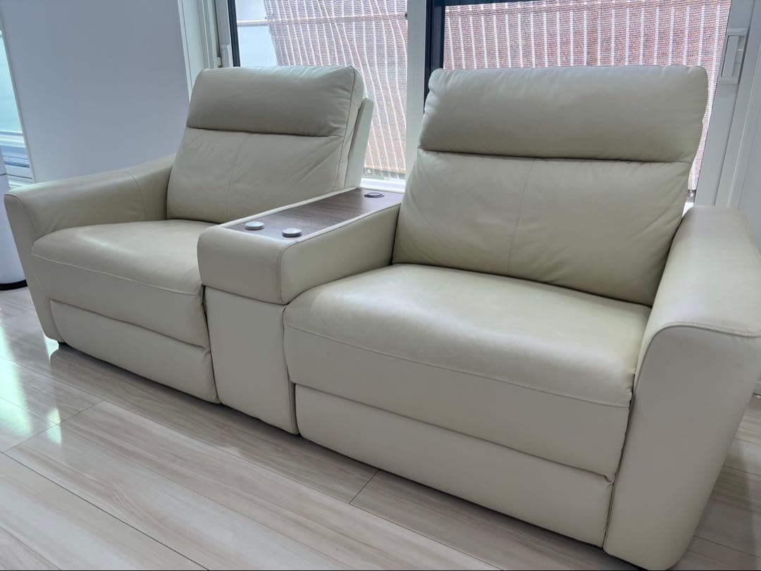 ニトリ／2人掛けワイド電動リクライニングソファUM01 IVBOX付き2モーター