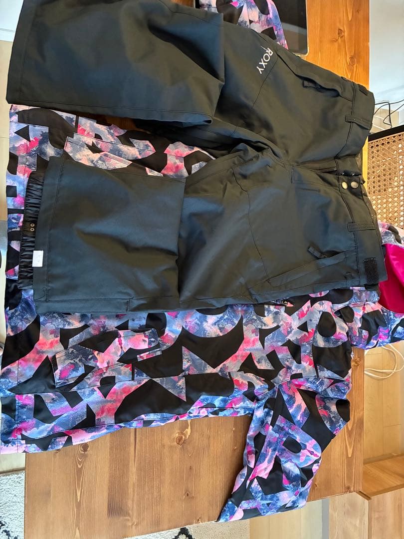 ROXY スノーボードウェア ジャケットLサイズ、パンツMサイズ