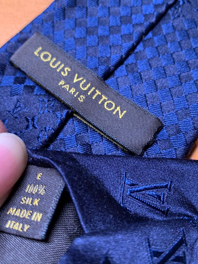【極美品】LOUIS VUITTONネイビー　ネクタイ シルク100%
