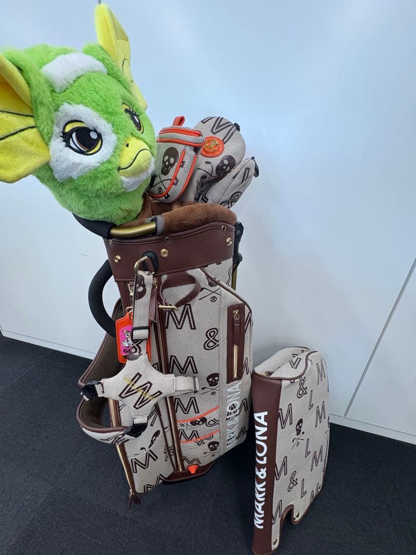 MARK & LONA ゴルフバッグ・キャディバッグ ヘッドカバー付