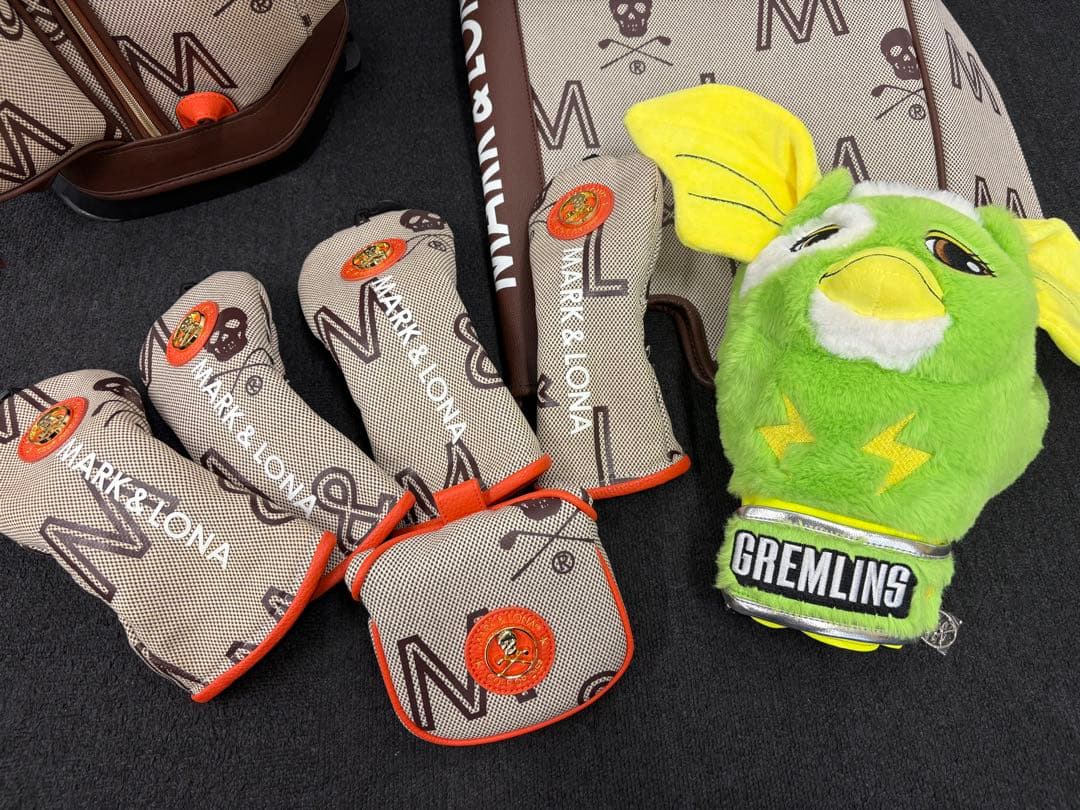 MARK & LONA ゴルフバッグ・キャディバッグ ヘッドカバー付