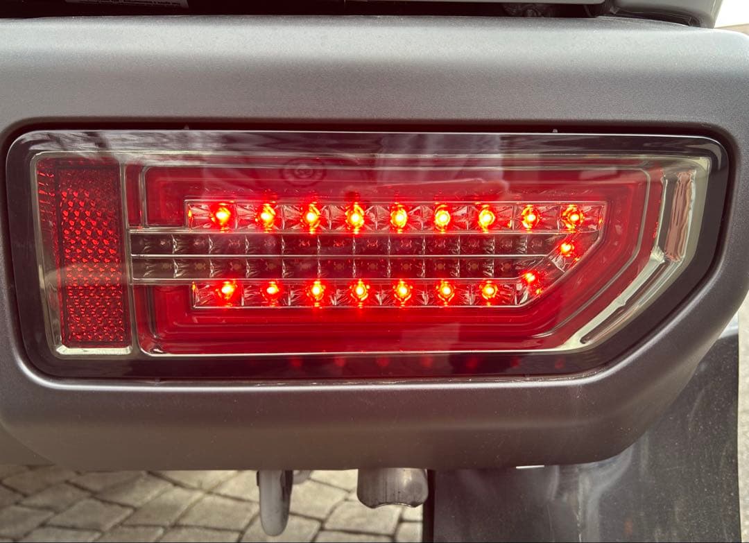 ジムニーjb64.74 テールレンズ左右(スモーク)