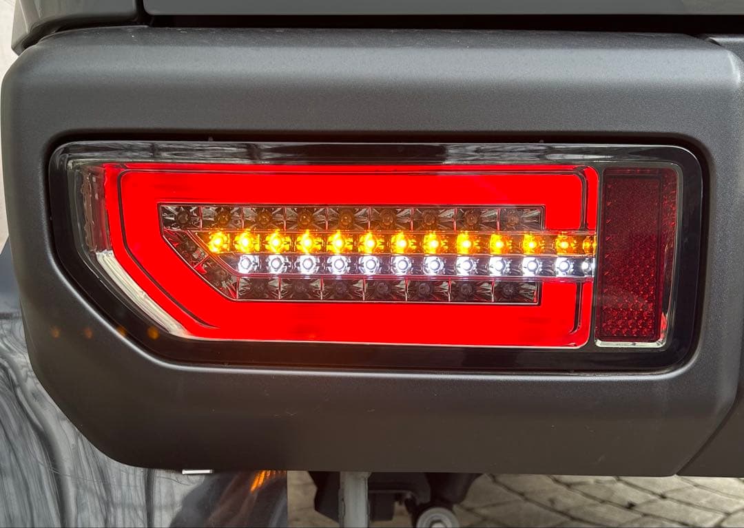 ジムニーjb64.74 テールレンズ左右(スモーク)