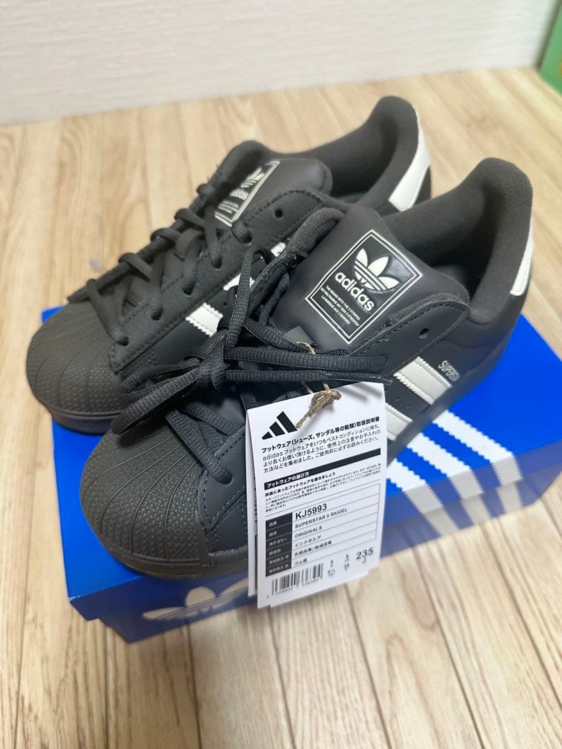 adidas グレー スニーカー 235サイズ
