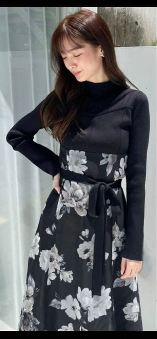 MERCURY DUO 黒と白の花柄エレガントワンピース