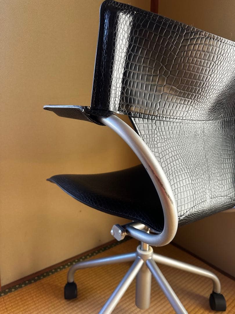 早い者勝ち！カリモク 合成皮革 デスクチェア黒　ニュークロコ ブラック d575