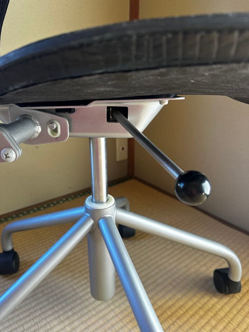 早い者勝ち！カリモク 合成皮革 デスクチェア黒　ニュークロコ ブラック d575