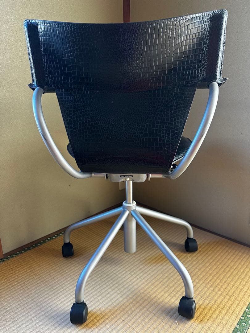 早い者勝ち！カリモク 合成皮革 デスクチェア黒　ニュークロコ ブラック d575