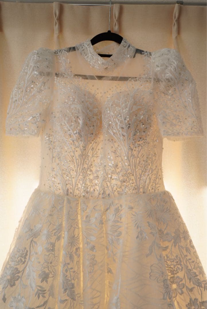 エレガントなAラインウェディングドレス 立て襟 韓国ドレス風