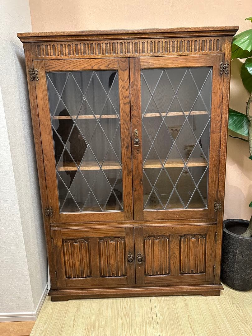 イギリスアンティーク　オーク材 ダイヤモンド型ガラス扉収納　キャビネット