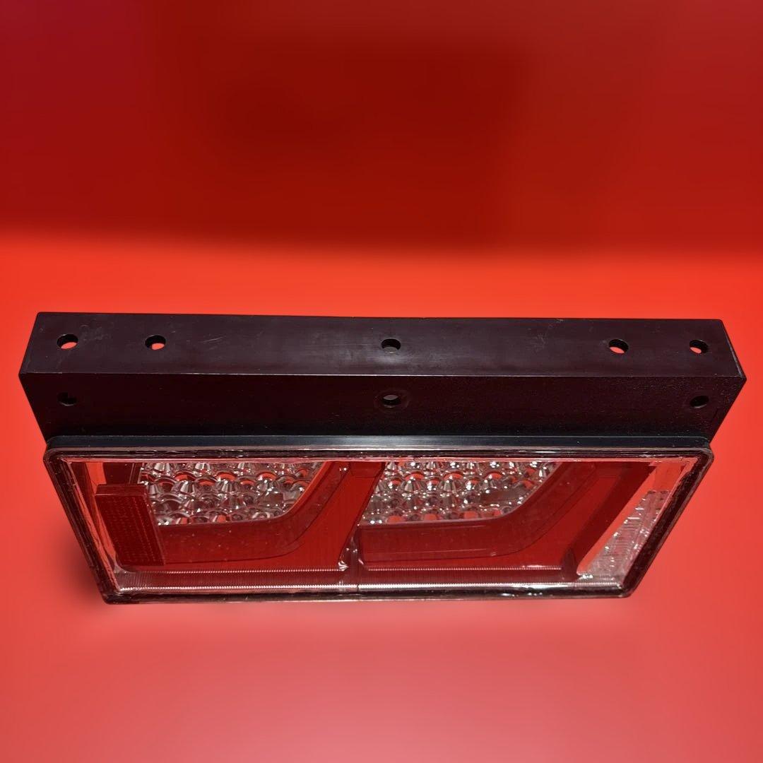 No.46 小糸　トラック用 4t 10t ノーマルタイプ（運転側）右Ｒ