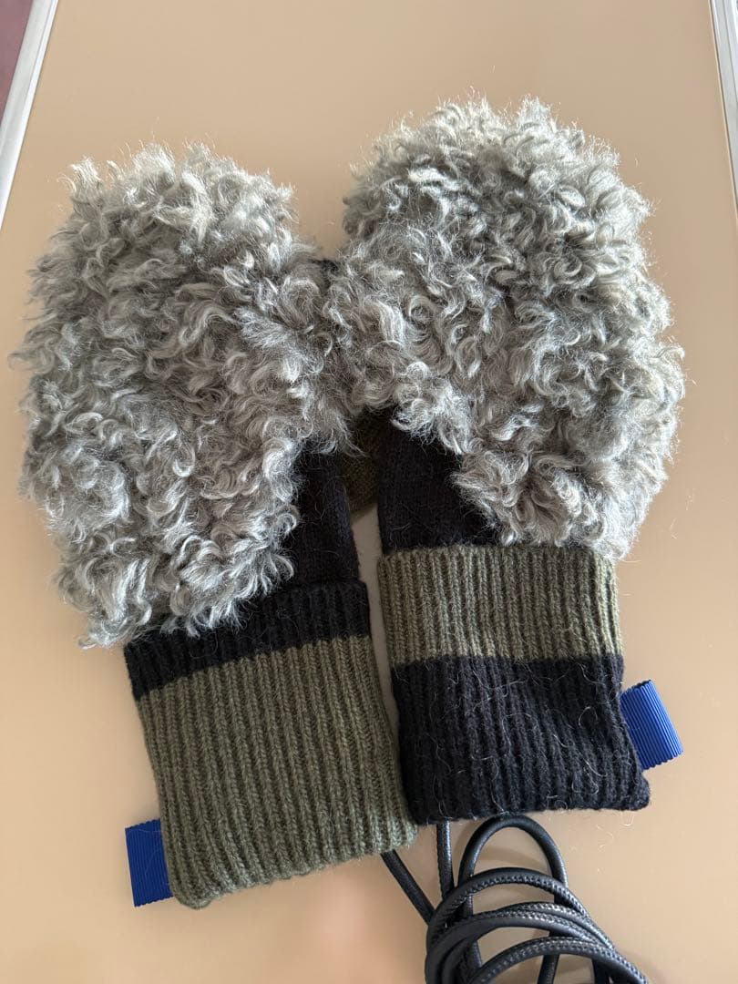 UN3D. ファー付きミトン 2WAYビッグボアグローブス