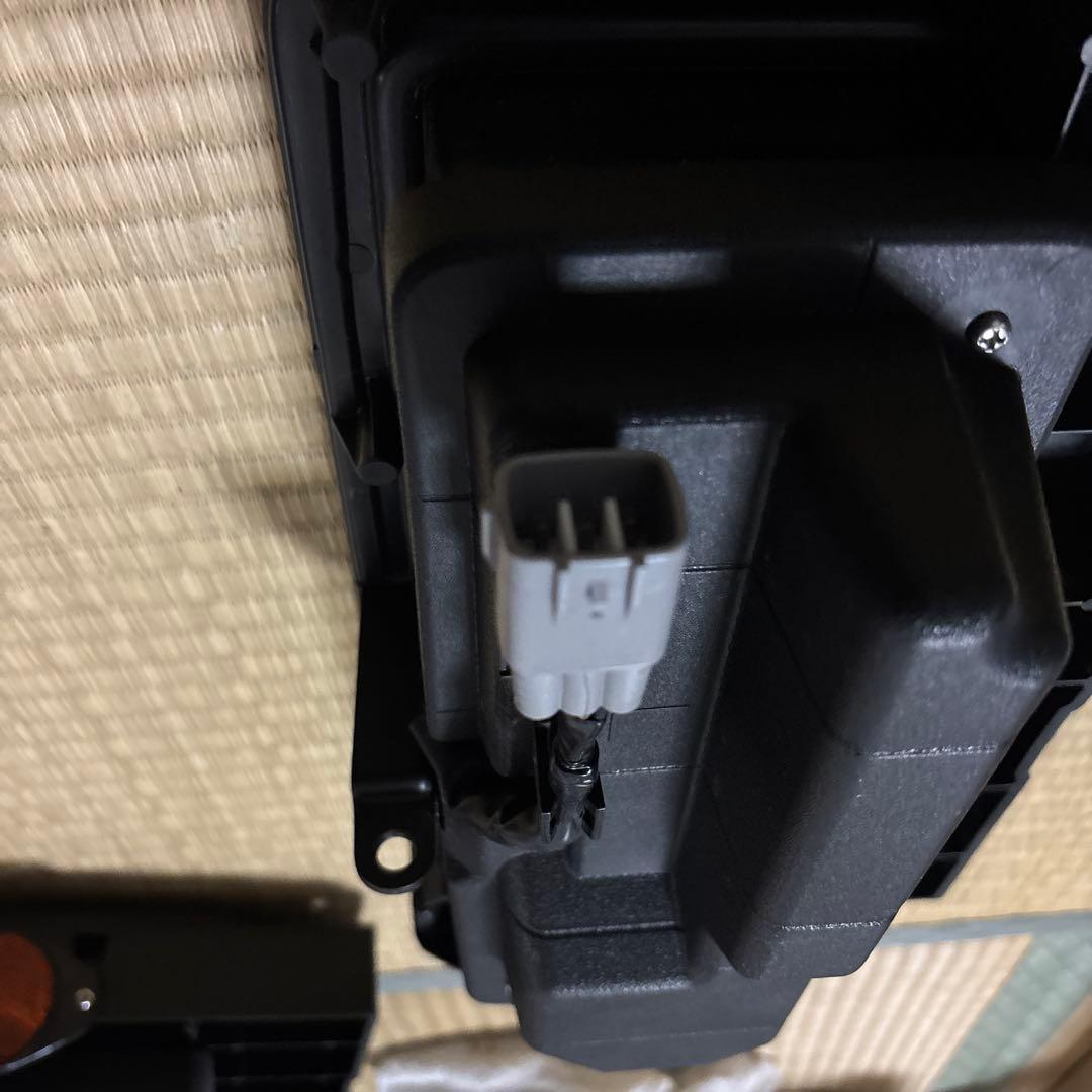 日野　純正　小糸　テールランプ　スレ有