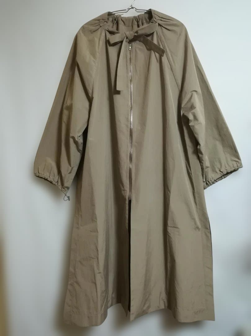 ebure ライトタフタ ノーカラードルマンスリーブコート ベージュ サイズ38