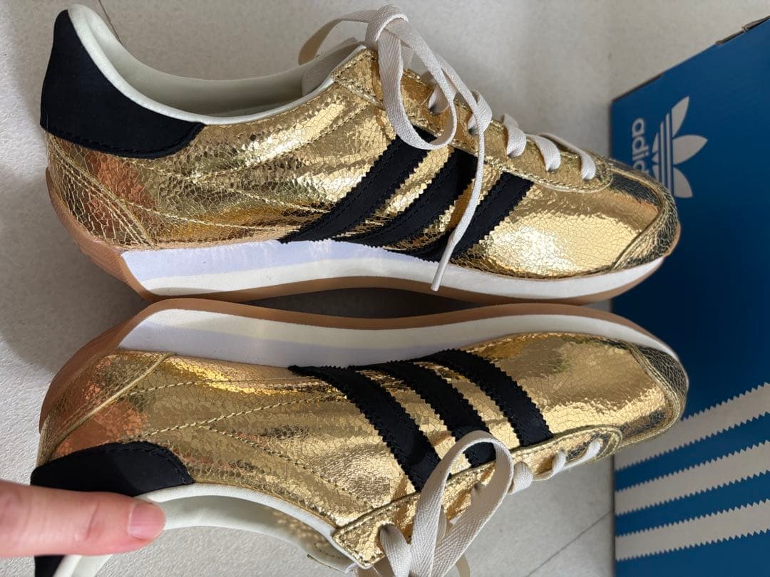 adidas カントリーOG ゴールド スニーカー