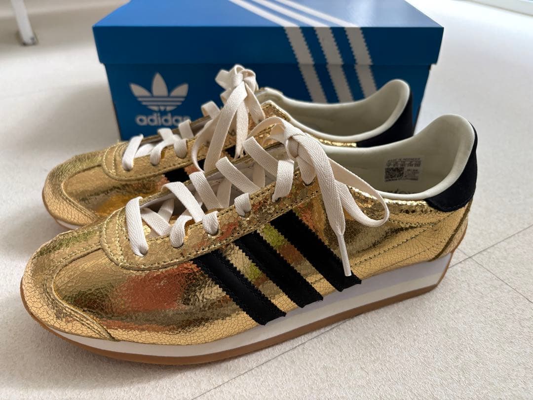 adidas カントリーOG ゴールド スニーカー