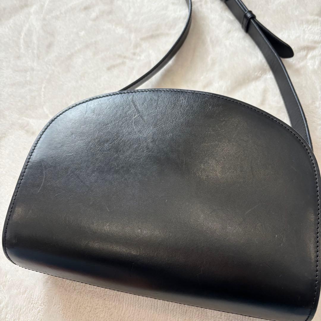 【A.P.C.】ハーフムーン ショルダーバッグ ポシェット 半月型　BLACK